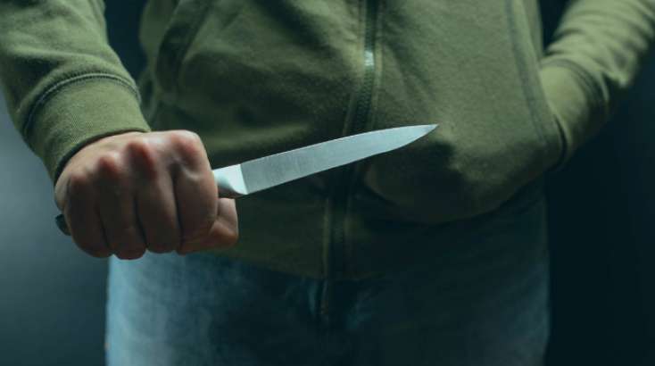 31 yaşlı kişi özünə 3 bıçaq zərbəsi vurdu