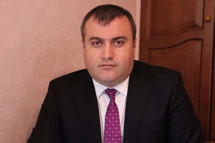 Elçin Sadıqovun vəkillik fəaliyyətinin dayandırılması səbəbi açıqlandı -