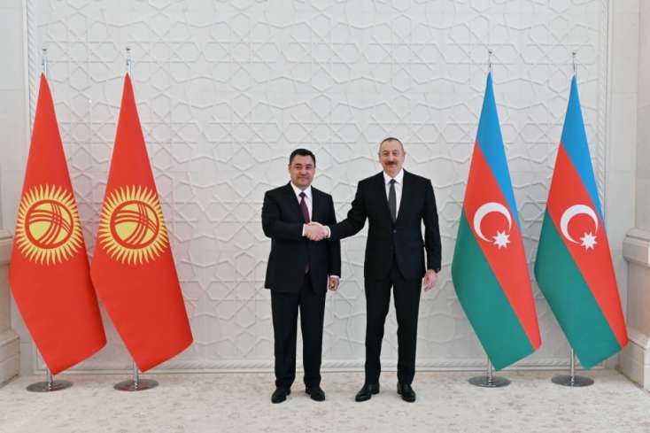 İlham Əliyev Qırğızıstan Prezidentini 