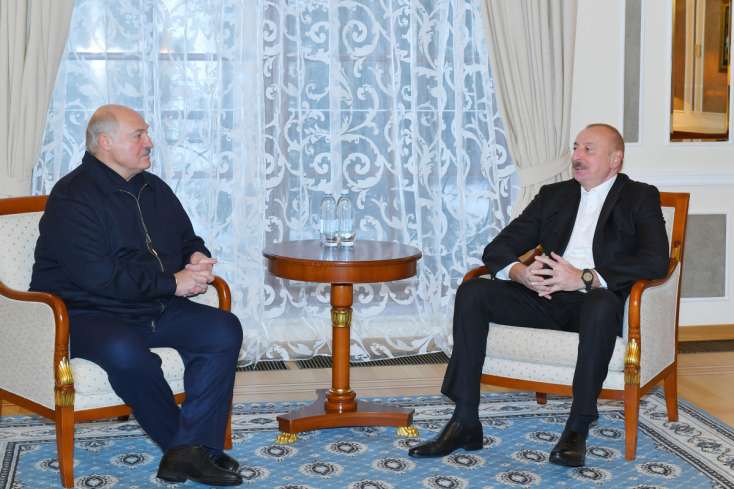 Prezident İlham Əliyev belaruslu həmkarı ilə görüşüb