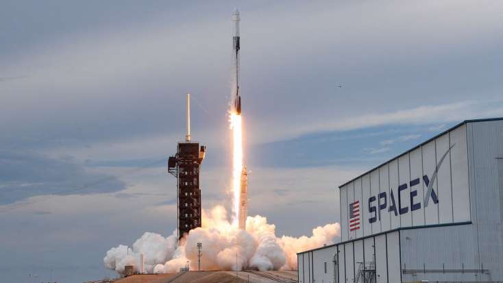 “SpaceX” ABŞ kəşfiyyatı üçün casus peyklər şəbəkəsi yaradır