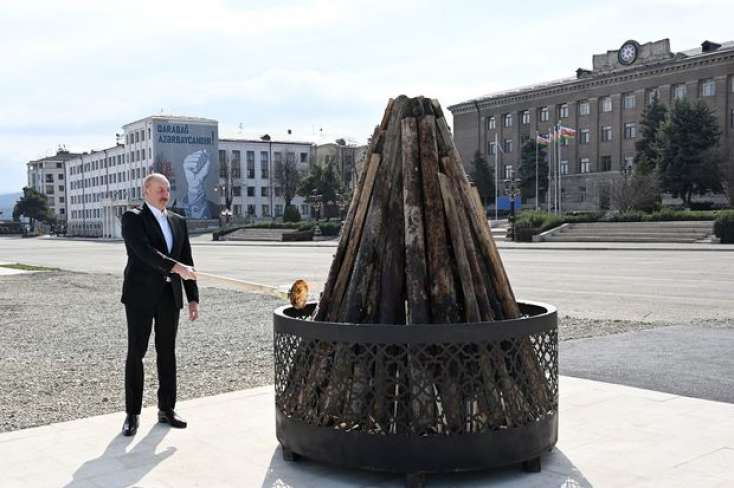 Prezident İlham Əliyev Xankəndi şəhərində Novruz tonqalını alovlandırıb