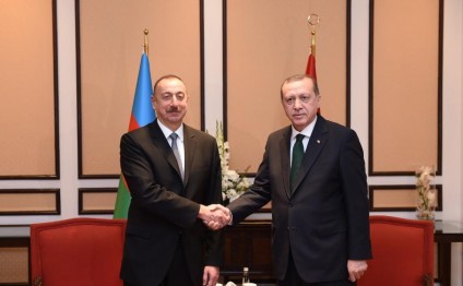 Prezident İlham Əliyev İslamabadda Rəcəb Tayyib Ərdoğanla görüşüb