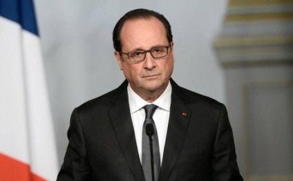 Fransa ​prezidentinin çıxışı zamanı atəş açıldı - VİDEO
