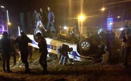 Gürcüstanda kütləvi iğtişaş: 11 polis, 1 deputat...