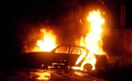 “VAZ” markalı avtomobil yandı