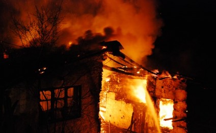 Bakıda 3 otaqlı ev yandı