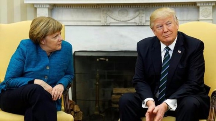 Tramp Merkelini əlini sıxmamasının səbəbini açıqladı