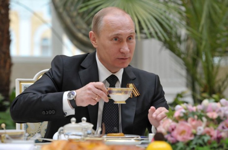 Vladimir Putin günə çayla başlayır
