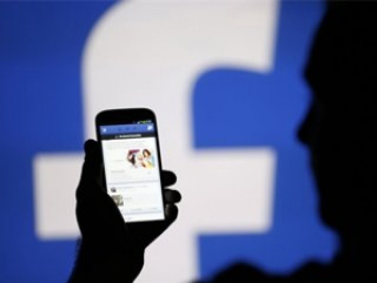 "Facebook" 30 mindən çox profili bağladı