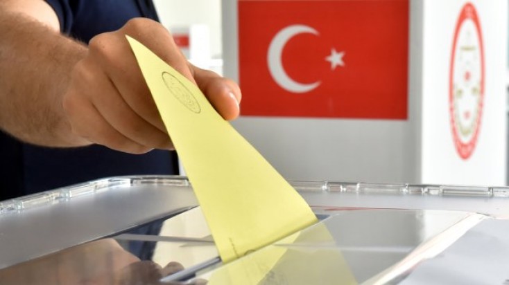 Türkiyədə konstitusiya dəyişiklikləri ilə əlaqədar referendumda səs vermə başa çatıb