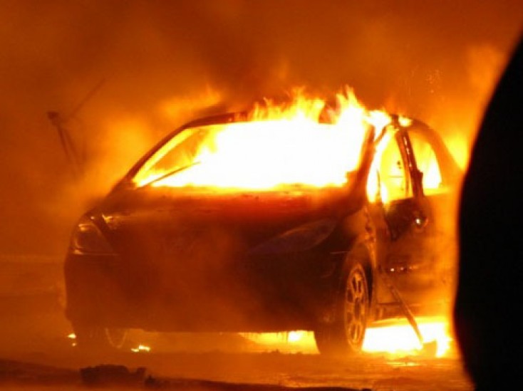 "Toyota" markalı avtomobil yandı