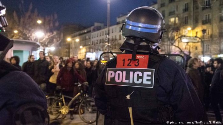 Fransada polislə nümayişçilər arasında qarşıdurma 