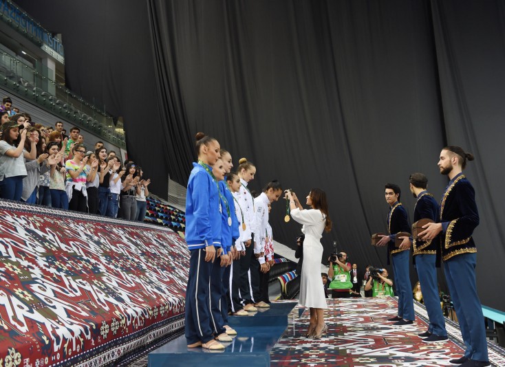 Mehriban Əliyeva İslamiadada bədii gimnastika yarışlarının qaliblərini mükafatlandırıb 
