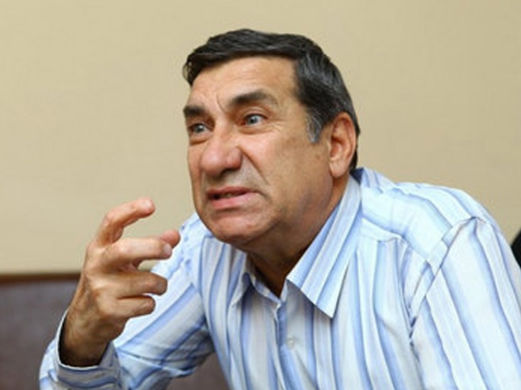 Arif Quliyev aktyorlardan danışdı