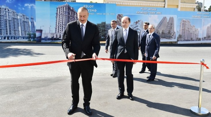 İlham Əliyev yeni inzibati binanın açılışında 
