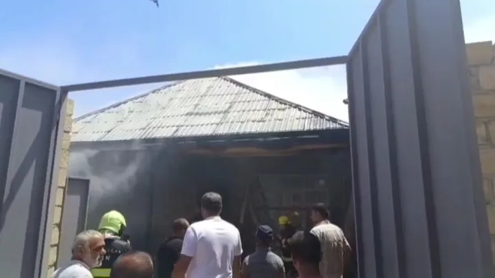 Gəncədə iki ev yanır - 