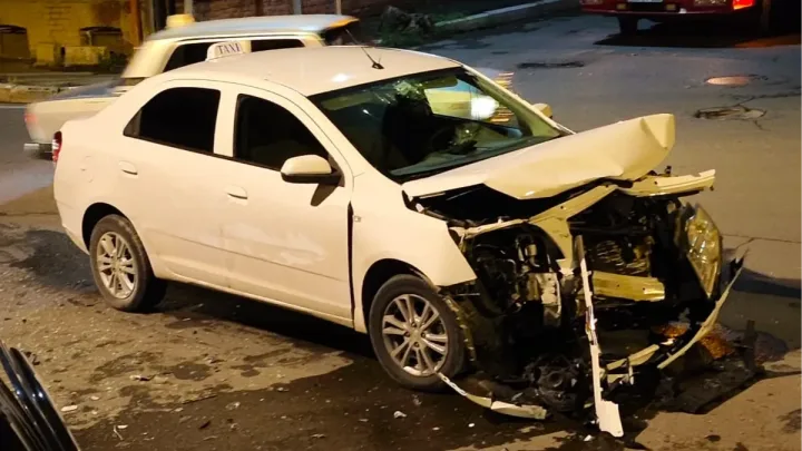 Gəncədə iki avtomobil toqquşdu - 