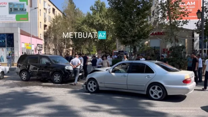 Göyçayda "Honda" və "Mercedes" toqquşdu - 