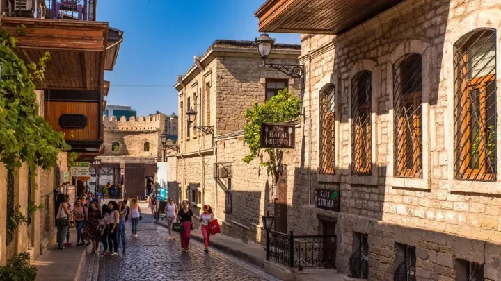 Azərbaycana gələn turistlərin xərcləri azalıb