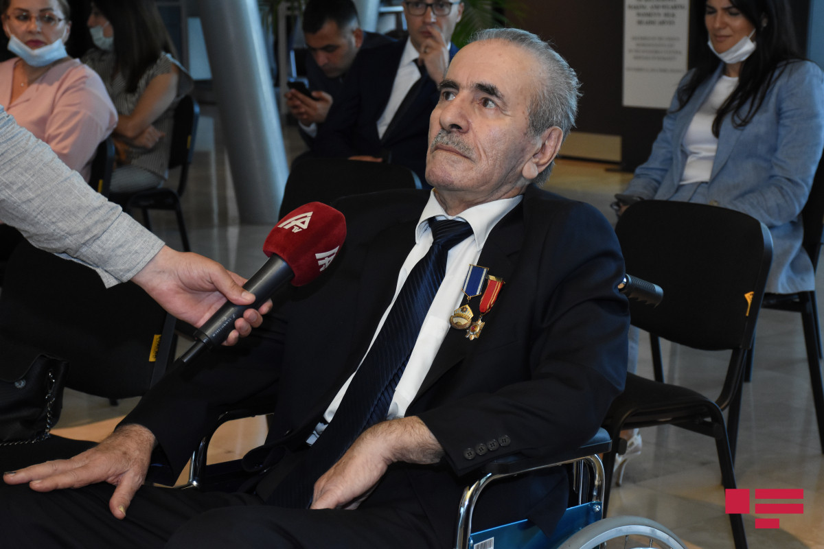 Dostları üz döndərdi, oğlunun dəfninə gedə bilməyib fəryad etdi - 