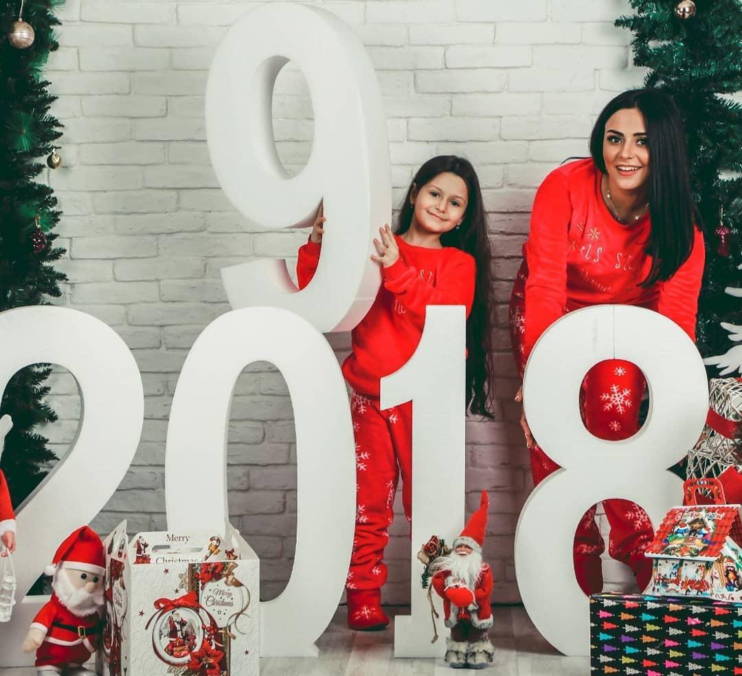 Yeni ilin gəldiyini hiss etdirən aparıcı Vüsalə