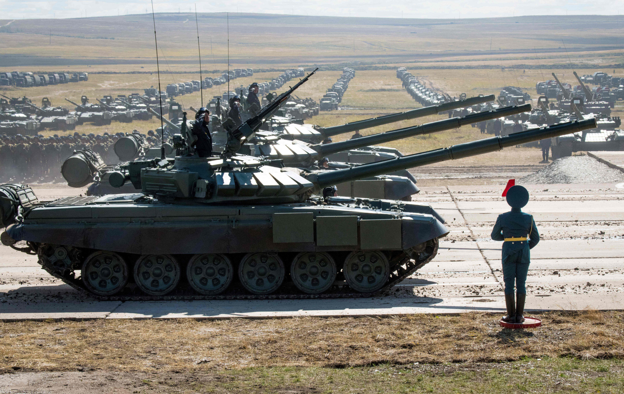 Военно стратегический. Восток 2018 военные учения. Военная техника Вооруженных сил России. Военная техника на учениях. Учения Восток 2018 парад.