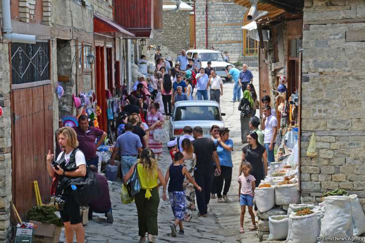 Azərbaycana turist axını artmaqda davam edir
