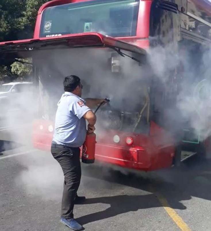"Baku Bus"ın avtobusu alovlandı: Sürücü sərnişinlərin həyatını belə xilas etdi -