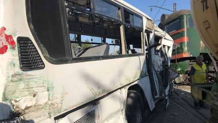 Binədə qatarla toqquşan avtobusun sürücüsü və dispetçer həbs edildi