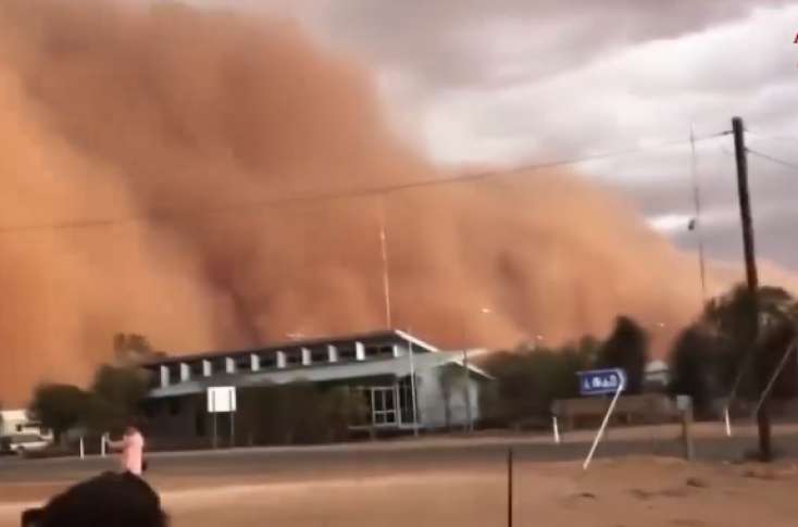 Avstraliyanı toz fırtınası bürüyüb