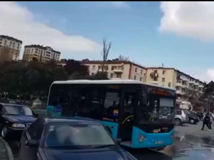 Qarayev prospekti istiqamətində avtobuslar işləyir