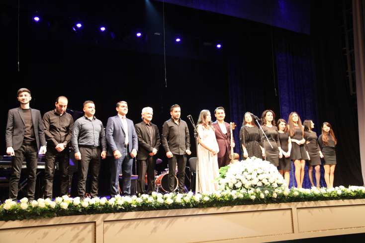 Akademik Musiqili Teatrda Prezident təqaüdçüsü solo konsert verib - 