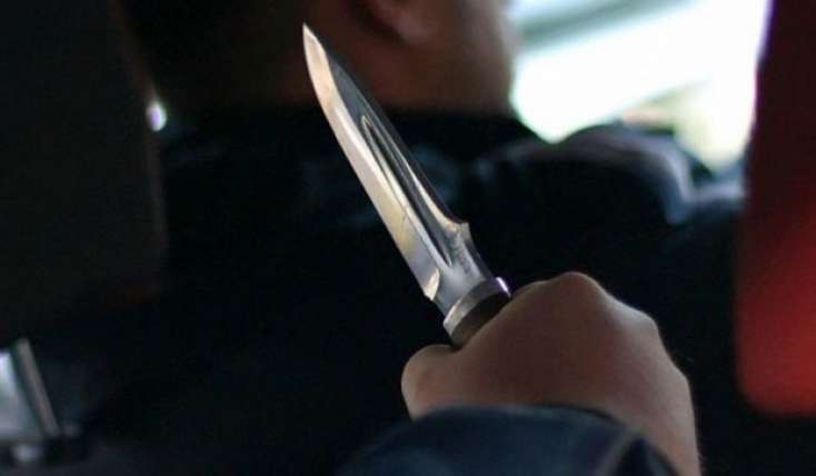 Bakıda taksi sürücüsünə hücum: Boğazına bıçaq dirəyib soydular