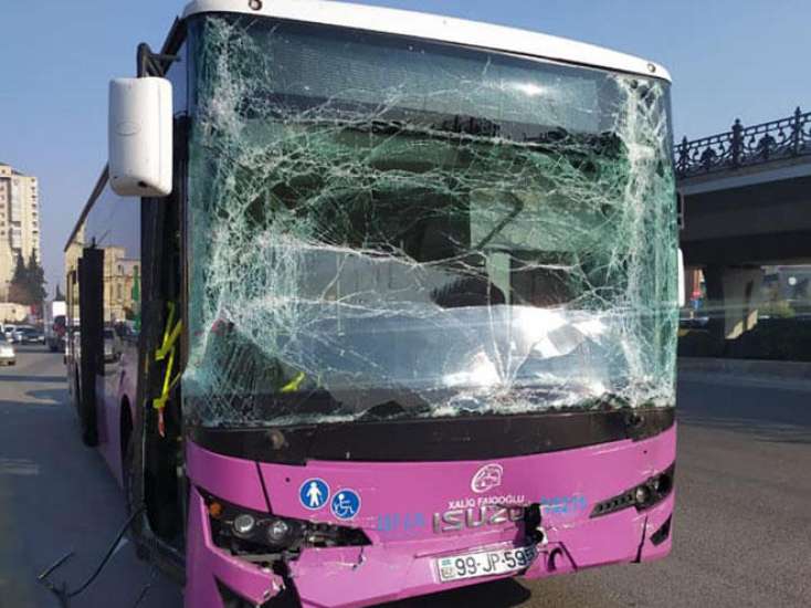 SON DƏQİQƏ: Bakıda ağır qəza, iki avtobus toqquşdu - 