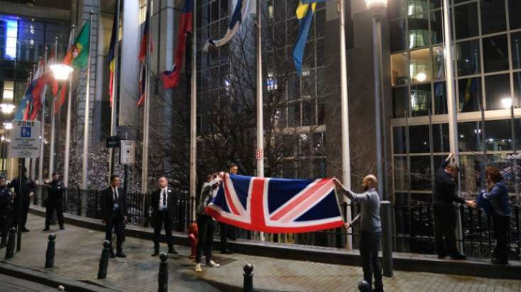 Britaniya bayrağı Aİ-nin salonundan çıxarıldı - 