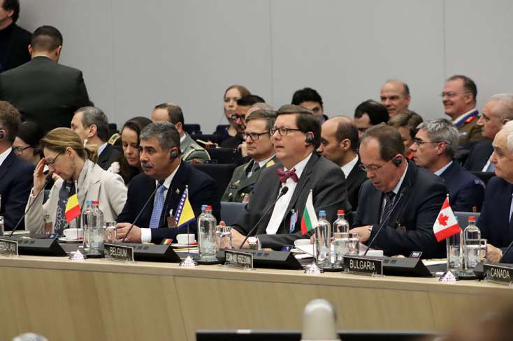 Müdafiə naziri NATO-nun toplantısında - 