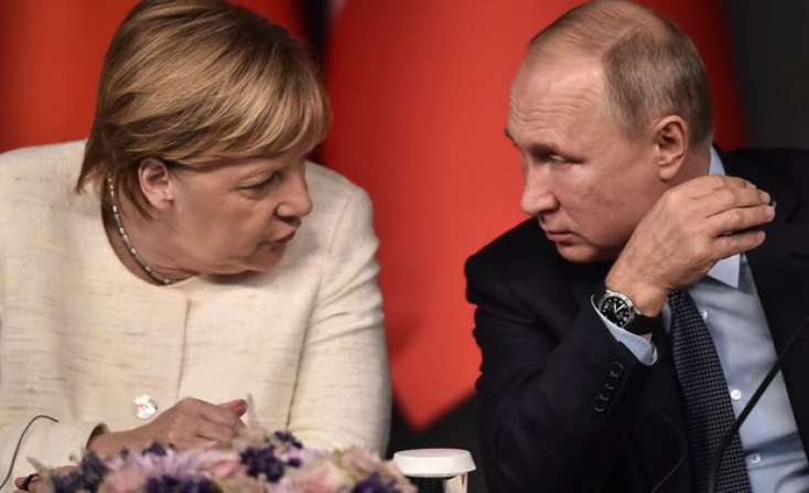 Merkel Putinlə təcili telefonla danışdı