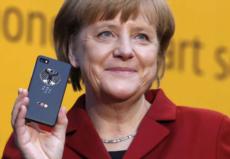 Zarafat olduğunu zənn edib telefonu Merkelin üzünə qapatdılar