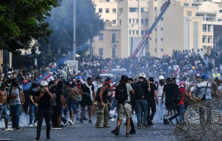 Beyrutda etirazçılar XİN və parlamentin binasını ələ keçirdi