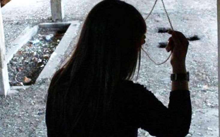 Azərbaycanda 22 yaşlı qadın intihar etdi
