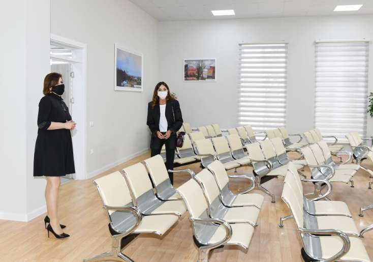 Mehriban Əliyeva Bülbülədə İncəsənət Məktəbinin yeni binasının açılışında - 