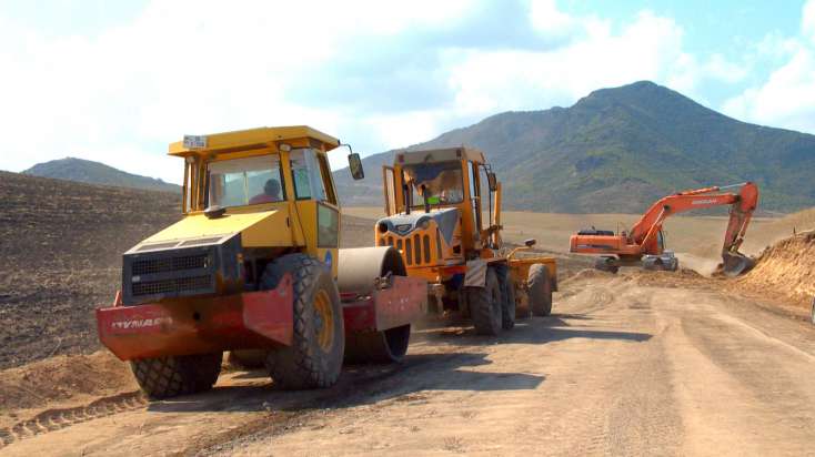 Qazax rayonunda sərhədyanı Fərəhli kəndinin yolu əsaslı şəkildə təmir edilir