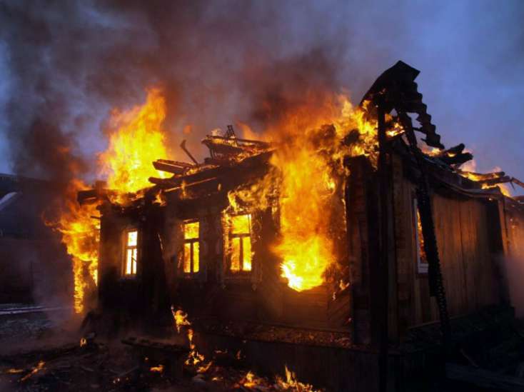 Göyçayda yaşayış evi yandı