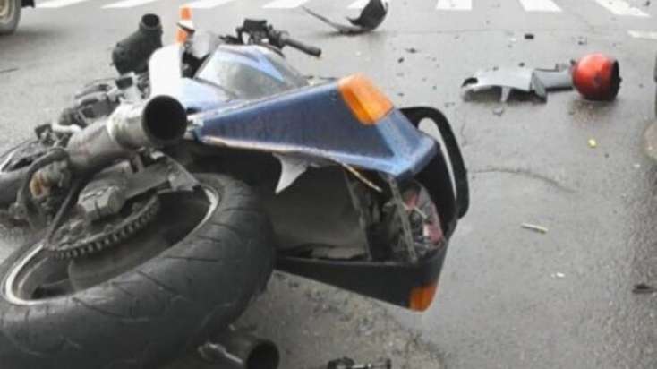 Bakıda motosiklet qəza törətdi, sürücü yaralandı