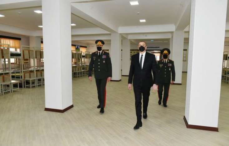 İlham Əliyev yeni hərbi hissənin açılışında -