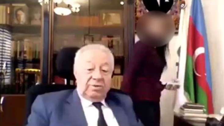 Sabiq deputat Hüseynbala Mirələmovun kabinetdə əxlaqsız görüntüsü yayıldı - 