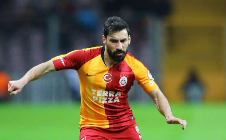 Türkiyəli futbolçu "Qalatasaray"dan ayrıldı
