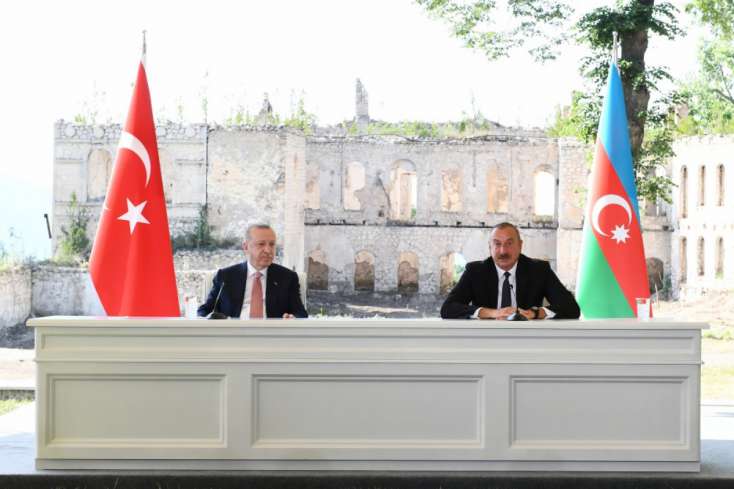 Dövlət başçısı: “Azərbaycan və Türkiyə bayraqlarının bu gün Şuşada dalğalanması bizim birliyimizi göstərir”
