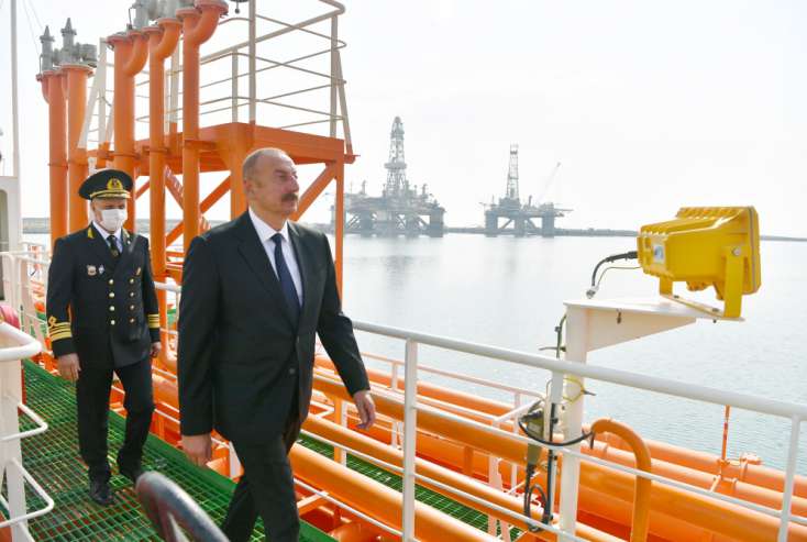 Prezident “Kəlbəcər” neftdaşıyan tankerin istismara verilməsi mərasimində iştirak edib